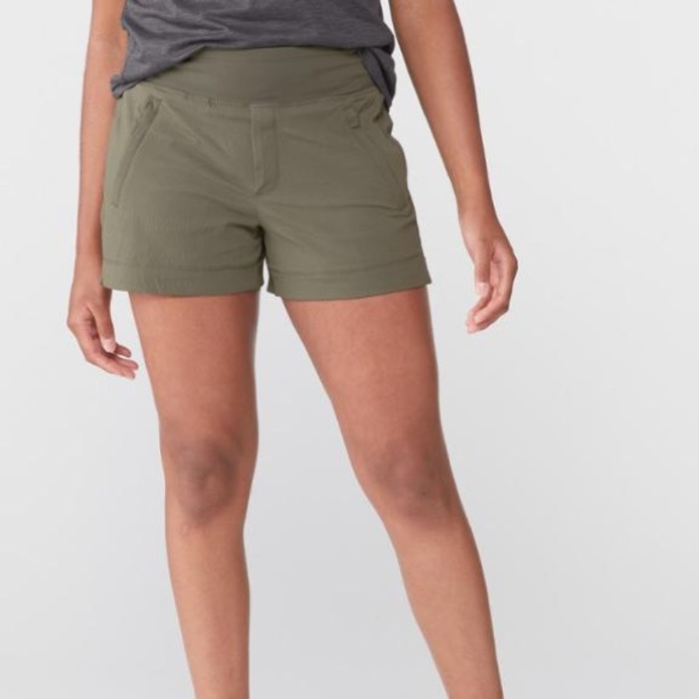 athleta trekkie north short in army green